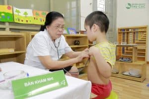 Ngoài ra, phụ huynh cùng nhà trường tham gia chương trình đánh giá chất lượng toàn diện giúp cho sự phát triển bền vững của trường.