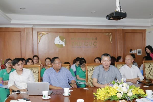 hoi-thao-ve-nuoc-rua-tay-diet-khuan-cua-hang-gojo-tai-benh-vien-thu-cuc