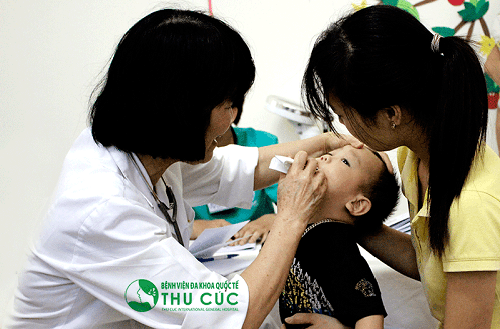 Cha mẹ cần đưa trẻ đi khám và điều trị sớm khi có dấu hiệu bệnh