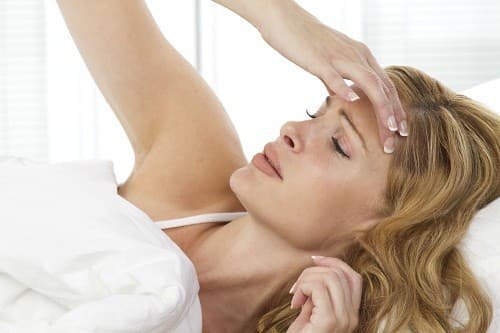 Các triệu chứng bị sốc khi vỡ vòi trứng là mệt mỏi, choáng váng, tim đập nhanh, xanh xao...