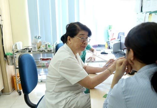 Người bệnh cần đi khám bác sĩ Cơ xương khớp để được chẩn đoán và điều trị sớm bệnh