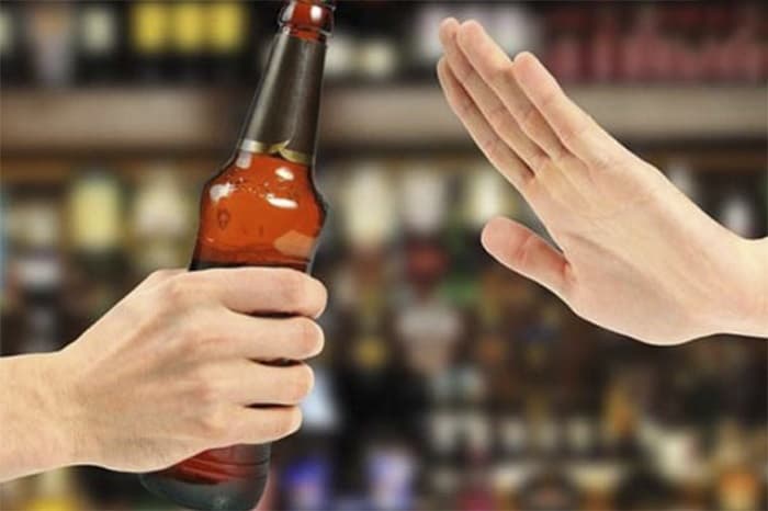 Kiệng rượu bia và các chất kích thích nếu không muốn tình trạng sức khỏe sau mổ thai ngoài tử cung trở nên nghiêm trọng