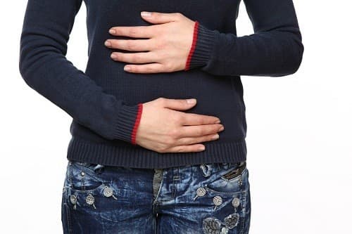 triệu chứng đi kèm với hiện tượng nước bọt có máu và biến chứng