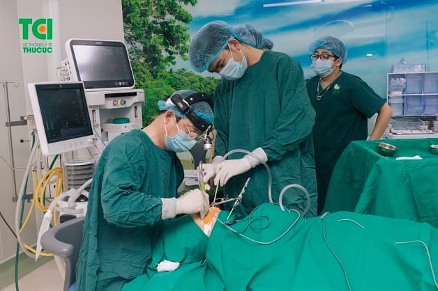 Cắt amidan là phương pháp chữa trị chủ yếu trong các trường hợp viêm amidan tái phát nhiều lần trong năm và đã gây biến chứng