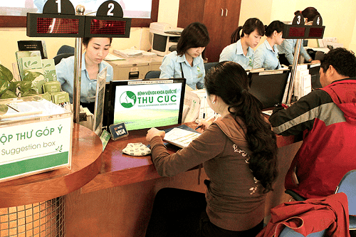 Nhiều người bệnh tin tưởng tìm đến bệnh viện để được thăm khám và hỗ trợ điều trị bệnh