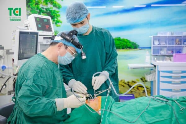 Nạo VA là gì theo các chuyên gia thì đây là quá trình làm sạch tổ chức viêm VA ở vòm họng