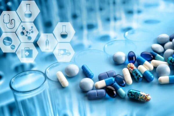 Điều trị polyp mũi bằng thuốc hoặc phẫu thuật theo chỉ định của bác sĩ