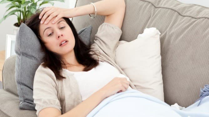 Áp xe vú gây đau và mệt mỏi