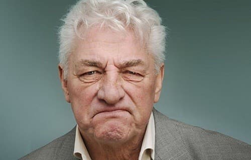 Chế độ ăn uống và tuổi tác là những nguyên nhân gây bệnh trĩ ở người cao tuổi