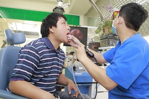 nguyen-nhan-ap-xe-quanh-amidan