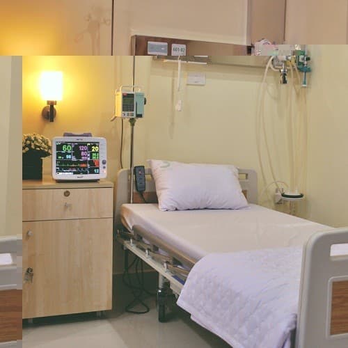 Hệ thống giường bệnh tiện nghi, hiện đại cùng sự chăm sóc chu đáo của đội ngũ nhân viên y tế sẽ giúp người bệnh nhanh chóng hồi phục. 
