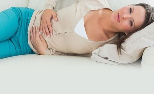 Cơn đau viêm ruột thừa thường bắt đầu ở vùng bụng trên, thường là trên rốn. 