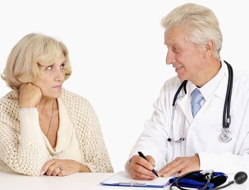 Khi thấy những dấu hiệu bất thường về sức khỏe như mệt mỏi, hay quên, ăn uống kém...người bệnh cần đi khám để chẩn đoán và điều trị kịp thời bệnh