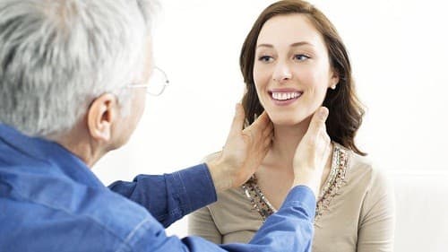 Thông báo cho bác sĩ biết về tình trạng tiết nước bọt quá nhiều trong khi mang thai. 