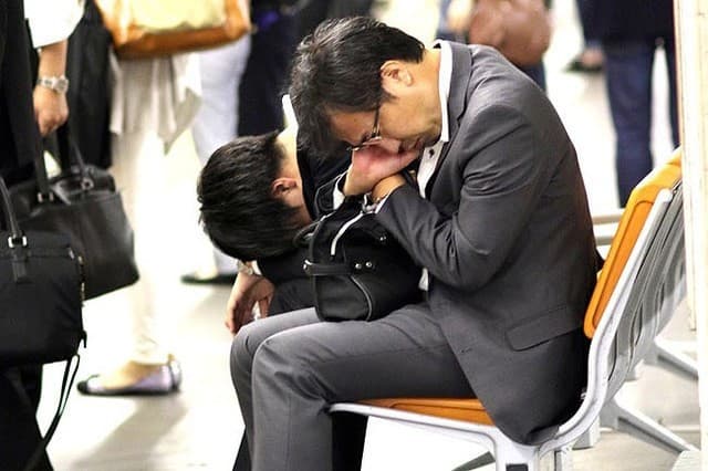 Lao động quá sức ảnh hưởng đến chất lượng tinh trùng.