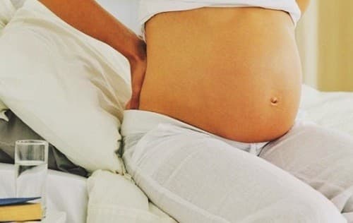 Thai phát triển to ra, rối loạn tiêu hóa...là nguyên nhân khiến chị em dễ mắc bệnh trĩ khi mang thai