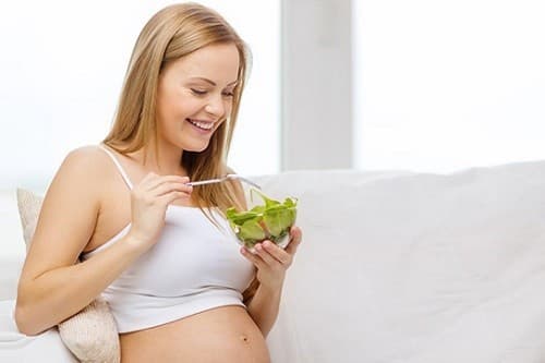 Thai phụ nên ăn nhiều rau xanh và các thực phẩm giàu chất xơ.