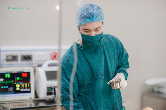 Mổ hở thai ngoài tử cung Nên nghe theo hướng dẫn của bác sĩ để vết mổ nhanh chóng được hồi phục