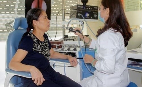 Vì thế người bệnh cần tìm đến bác sĩ chuyên khoa Tai mũi họng để được thăm khám và điều trị sớm bệnh