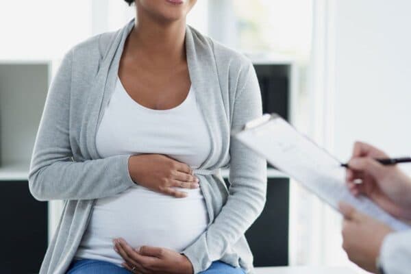 Sự thay đổi nội tiết tố khiến mẹ bầu dễ mắc bệnh lý mũi xoang hơn