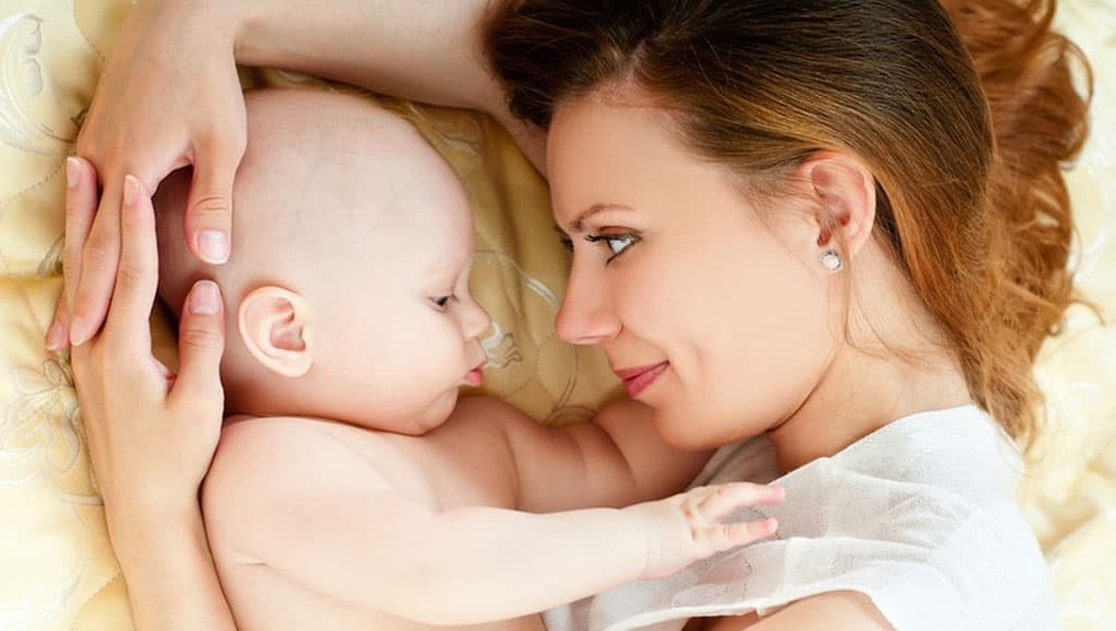 Rối loạn kinh nguyệt sau khi sinh con được hiểu là hiện tượng chu kỳ kinh nguyệt của nữ giới sau khi sinh không ổn định, có tháng tới sớm, có tháng tới muộn.