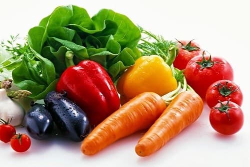 Người bệnh u nang buồng trứng nên ăn nhiều rau xanh, củ quả nhằm bổ sung chất xơ, vitamin cho cơ thể