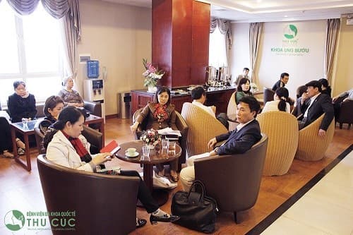 Người bệnh cần tới bệnh viện để được chỉ định làm các xét nghiệm, kiểm tra cần thiết nhằm phát hiện và điều trị sớm bệnh trong cơ thể