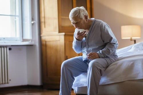 Do mắc nhiều bệnh mạn tính khác nhau khi về già nên khó xác định chính xác bệnh lao phổi