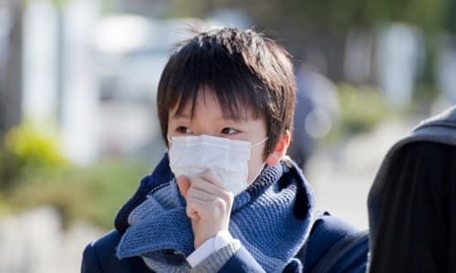 Cần dự phòng bệnh hen phế quản tái phát bằng cách đeo khẩu trang khi tiếp xúc với các dị nguyên gây bệnh: khói bụi, hóa chất