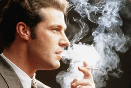 Viêm phế quản mạn tính thường gặp ở người hút thuốc lá, thuốc lào