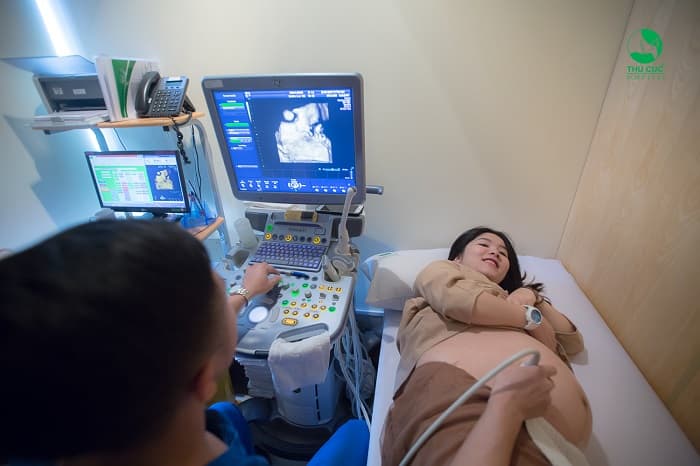 Khám thai định kỳ để theo dõi sức khỏe của mẹ và thai nhi