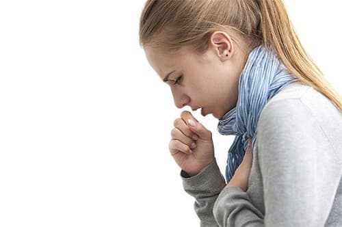 Người bệnh sẽ cảm thấy khó chịu, xuất hiện những cơn ho dai dẳng kéo dài, ảnh hưởng tới sức khỏe