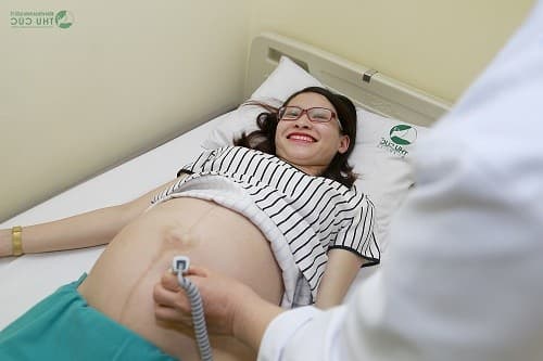 Thai phụ cần kiểm tra, theo dõi sức khỏe định kỳ nhằm kịp thời xử lý những dấu hiệu bất thường về sức khỏe, ảnh hưởng tới mẹ và con
