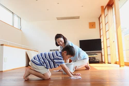 Khử sạch không khí ô nhiễm trong nhà, đặc biệt là khói từ các bếp lò không an toàn sẽ giúp làm giảm nguy cơ viêm phổi nặng ở trẻ.