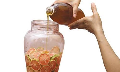 Ngoài ra có thể áp dụng các mẹo trị ho bằng dân gian như dùng chanh đào, quả quất...