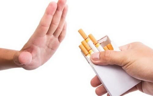 Đối với người chưa mắc viêm thanh quản cần chú ý không hút thuốc lá hoặc hít phải khói thuốc lá