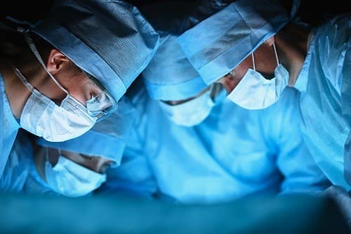 phau-thuat-noi-soi-lac-noi-mac-tu-cung