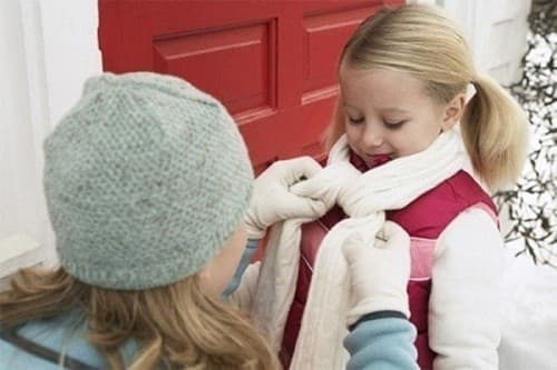 Để phòng nguy cơ mắc bệnh lao phổi, cha mẹ nên bảo vệ trẻ khi thời tiết chuyển mùa, tăng cường dinh dưỡng cần thiết cho trẻ qua chế độ ăn hàng ngày