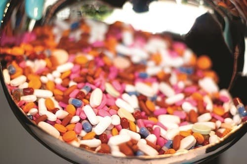 Sử dụng thuốc ức chế men chuyển angiotensin (ACE) để điều trị huyết áp cao có thể là lý do tại sao ho kéo dài