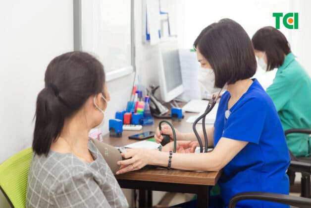 Thăm khám bác sĩ để phát hiện và điều trị sớm bệnh tiểu đường.