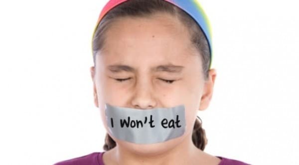 Nhịn ăn trước 12h trước khi thực hiện cắt polyp đại tràng