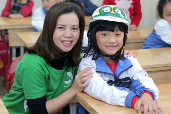 Ngày 15/12: BV Thu Cúc tặng mũ bảo hiểm tại 3 trường