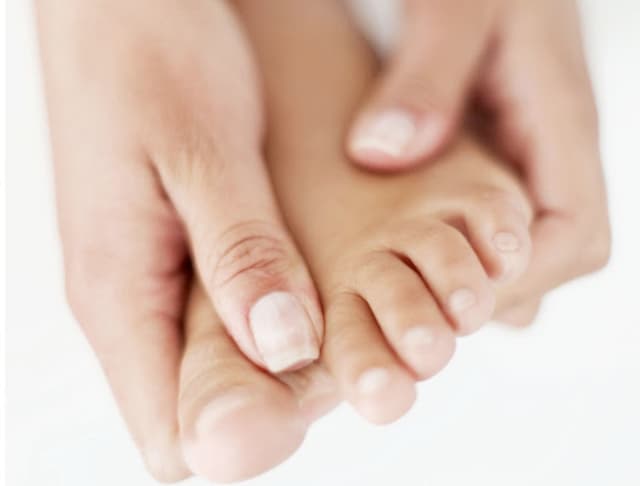 Giải đáp những nguyên nhân gây tê ngón chân cái