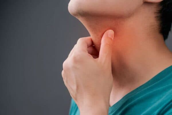 Biến chứng viêm amidan có thể dẫn tới viêm mũi xoang, viêm phế quản...