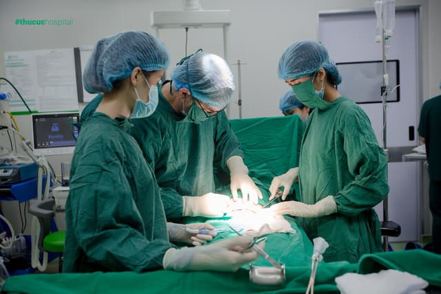 Mổ tách dính buồng tử cung có nguy hiểm không