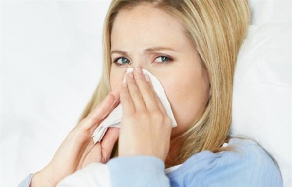 Viêm họng cấp ở phụ nữ mang thai thường có biểu hiện rất rầm rộ. Người bệnh thường có cảm giác ớn lạnh, gai rét kèm theo đau mỏi người (virut)