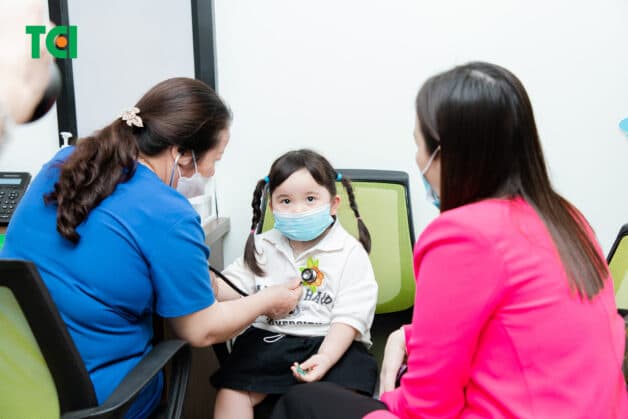 Tái khám định kỳ để bảo vệ trẻ trước viêm màng phổi