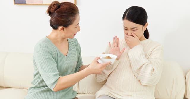 Giúp mẹ bầu giảm buồn nôn trong 3 tháng đầu mang thai