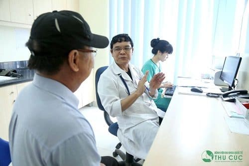 Khi có dấu hiệu nứt kẽ hậu môn nên nhanh chóng tới bệnh viện để thăm khám và tư vấn cách điều trị phù hợp