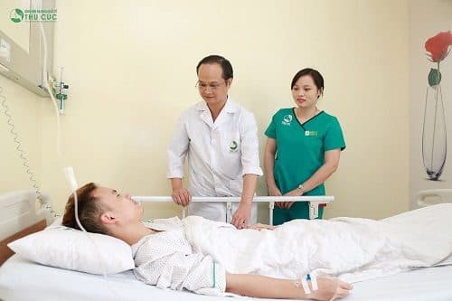 Chăm sóc hậu phẫu chu đáo tại phòng riêng tiện nghi sẽ giúp người bệnh nhanh chóng phục hồi